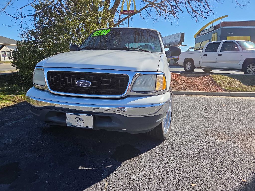 2001 Ford Expedition XLT Thumbnail